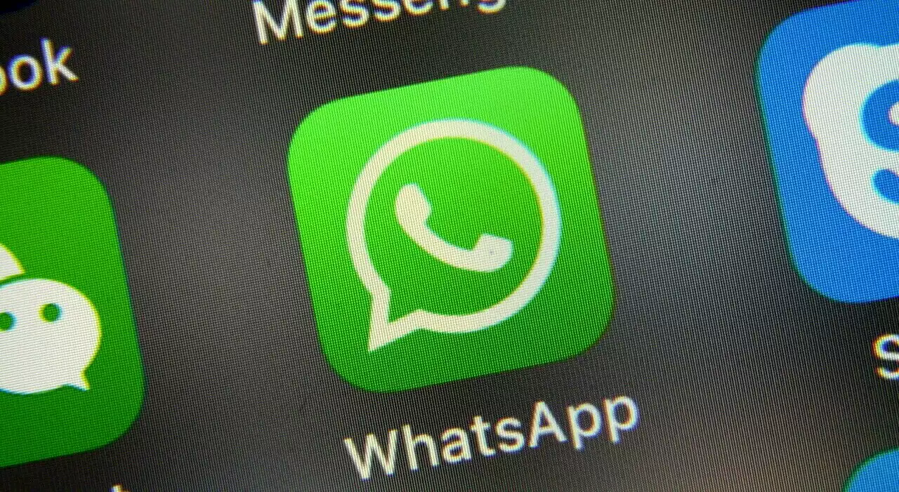 WhatsApp, Instagram e Facebook down: problemi nel caricamento di messaggi e post, segnalazioni in tutta Italia