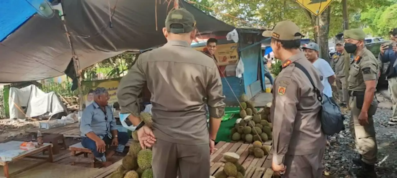 Pedagang Durian di Sungai Ulin Ditertibkan, Diberi Toleransi Dua Bulan