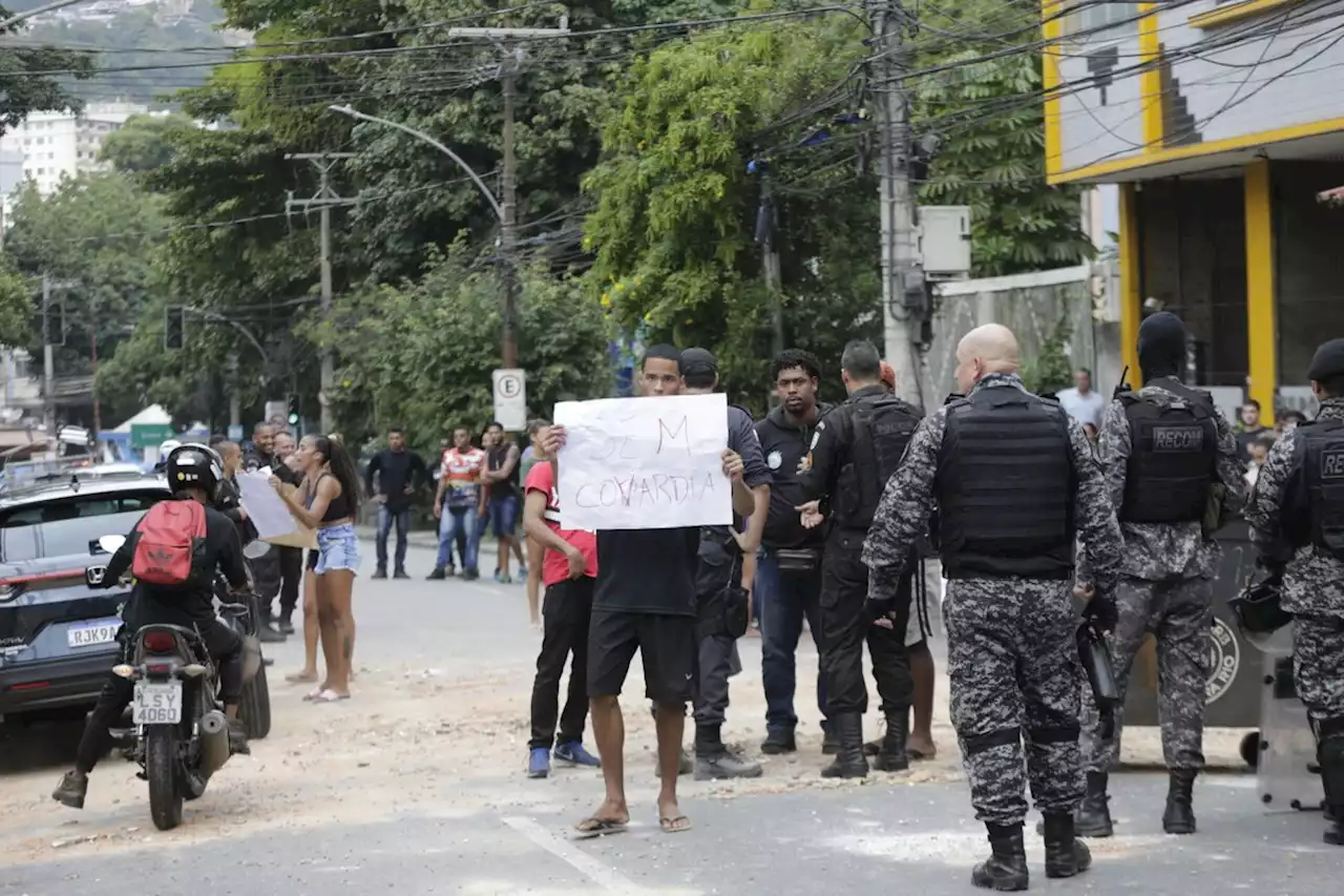 Armas de PMs envolvidos na morte de idosa no Morro do Turano são apreendidas