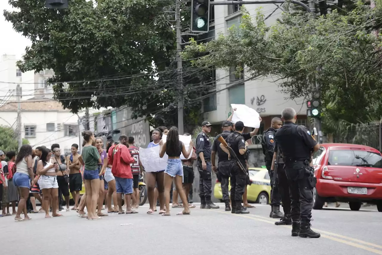 'Mataram minha mãe': Vizinha descreve desespero de filho ao ver idosa baleada no Morro do Turano