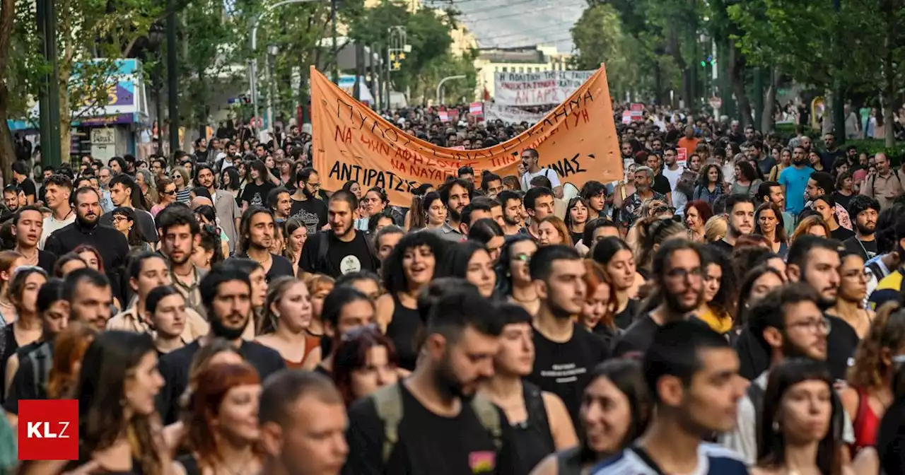 Proteste nach Bootsunglück: Neun Schlepper festgenommen, Suche nach weiteren Überlebenden eingestellt