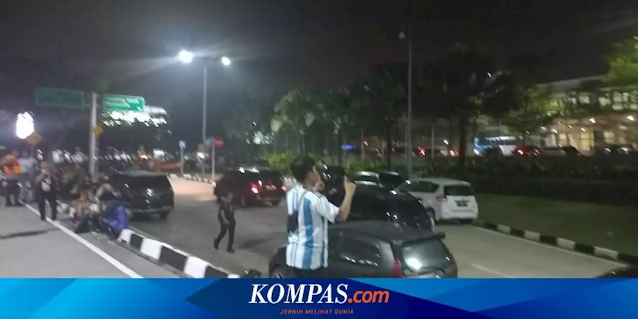 Timnas Argentina Mendarat di Bandara Soekarno-Hatta, Ada 3 Suporter yang Menyambut