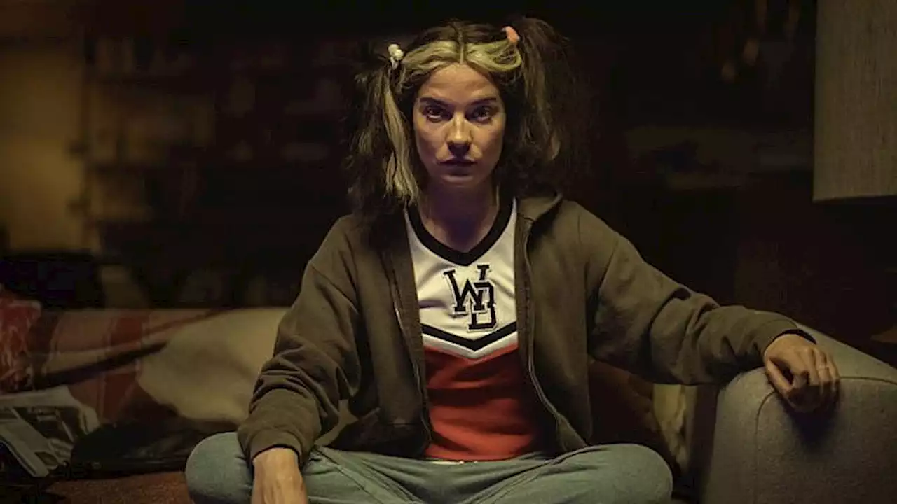 “Over the top and gross and funny”: Annie Murphy on that Black Mirror bathroom scene - Macleans.ca