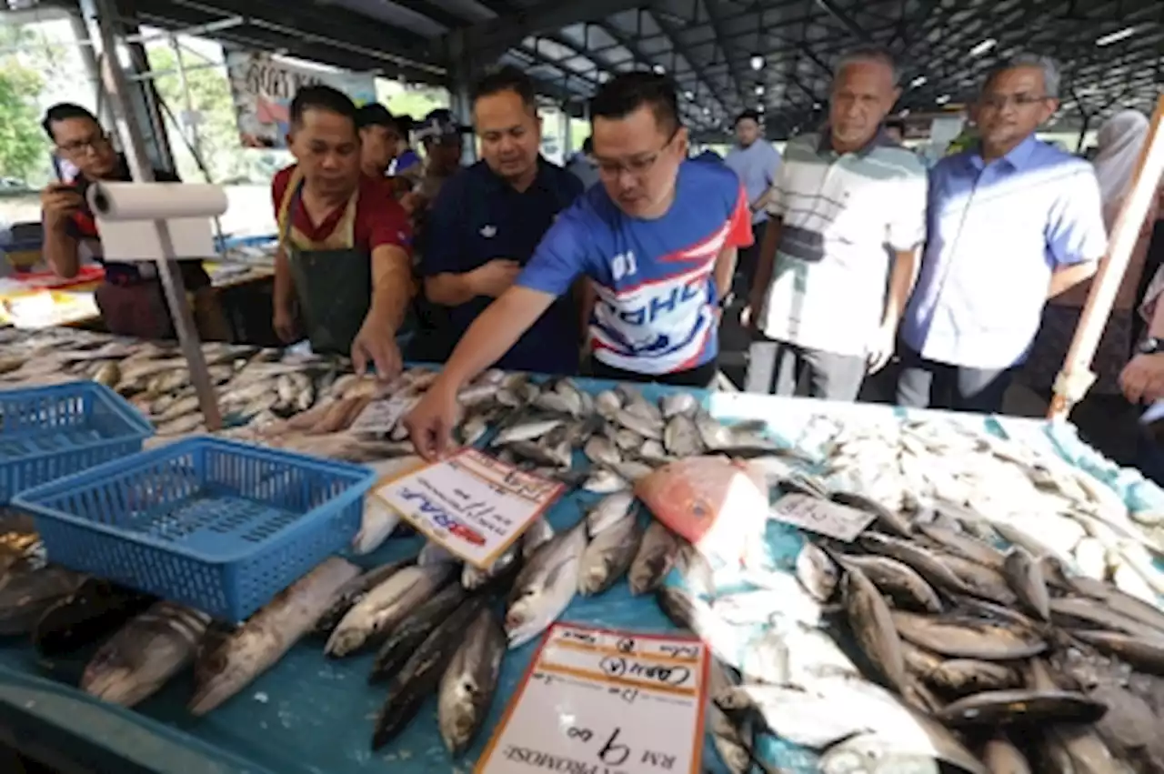 Exco calls for the creation of a cashless payment mechanism for Johor People’s Agro Bazaars’ sellers statewide