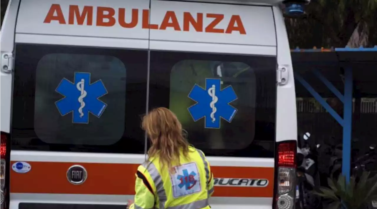 Antrodoco (Rieti), investita mentre attraversa la strada: grave 14enne