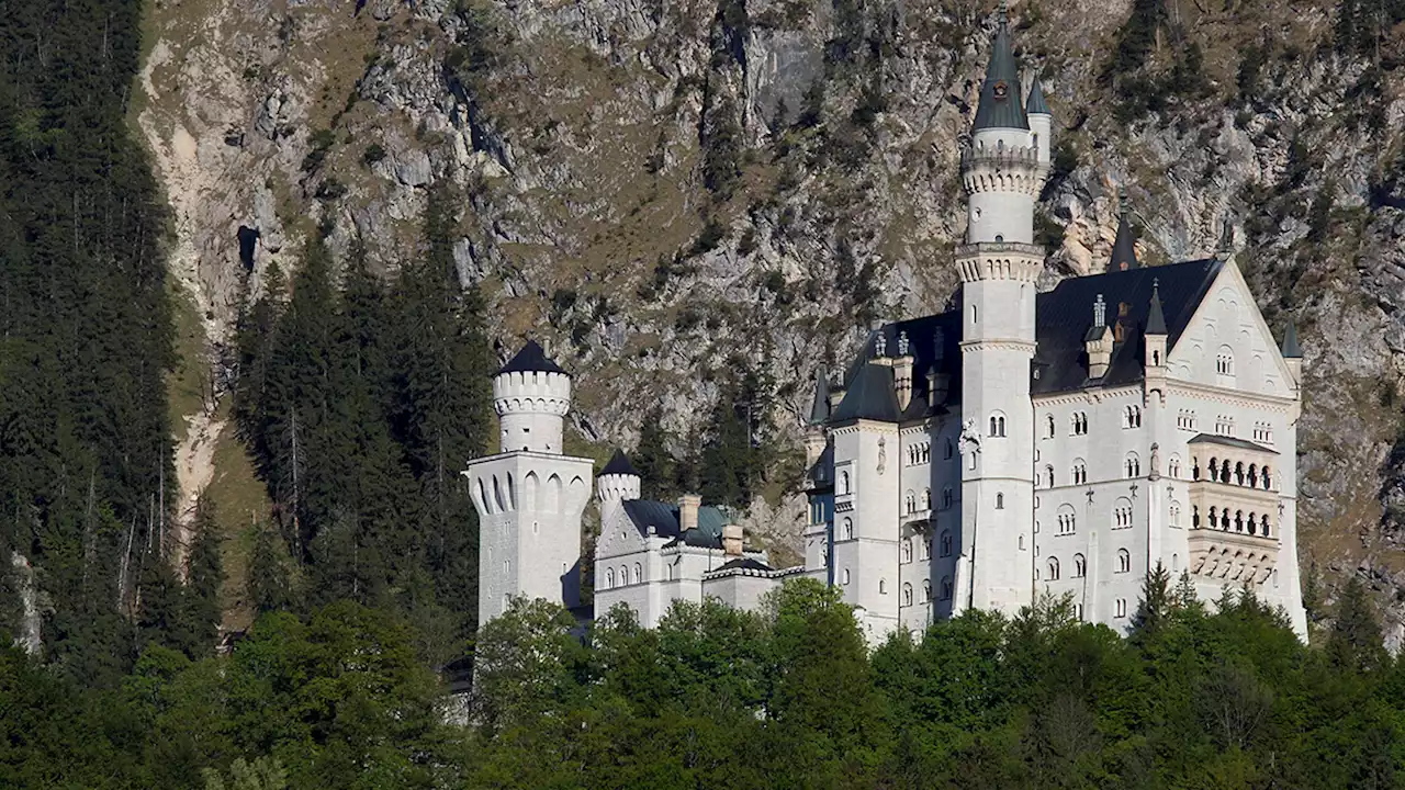 American arrested for pushing 2 US tourists into ravine at German castle, leaving one woman dead