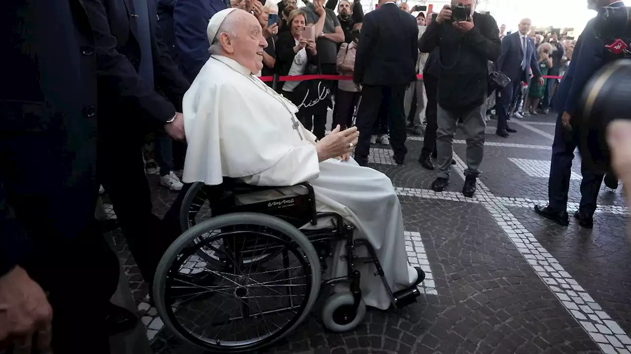 Papst Franziskus aus Krankenhaus entlassen