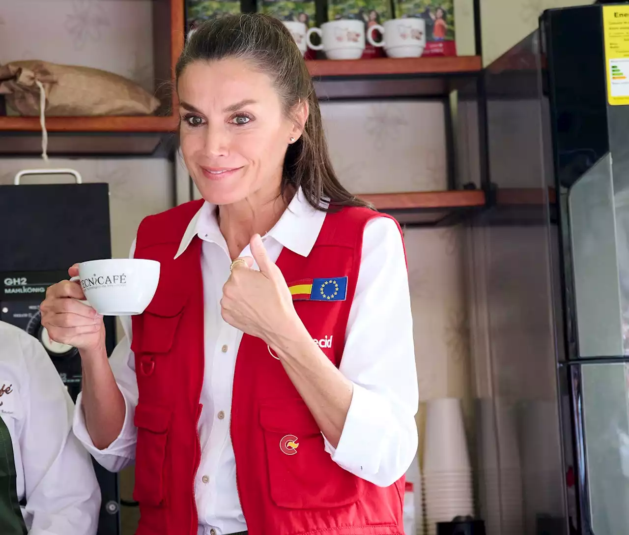 Pantalón que reina Letizia uso en Colombia se vende en popular tienda y no es tan caro - Pulzo