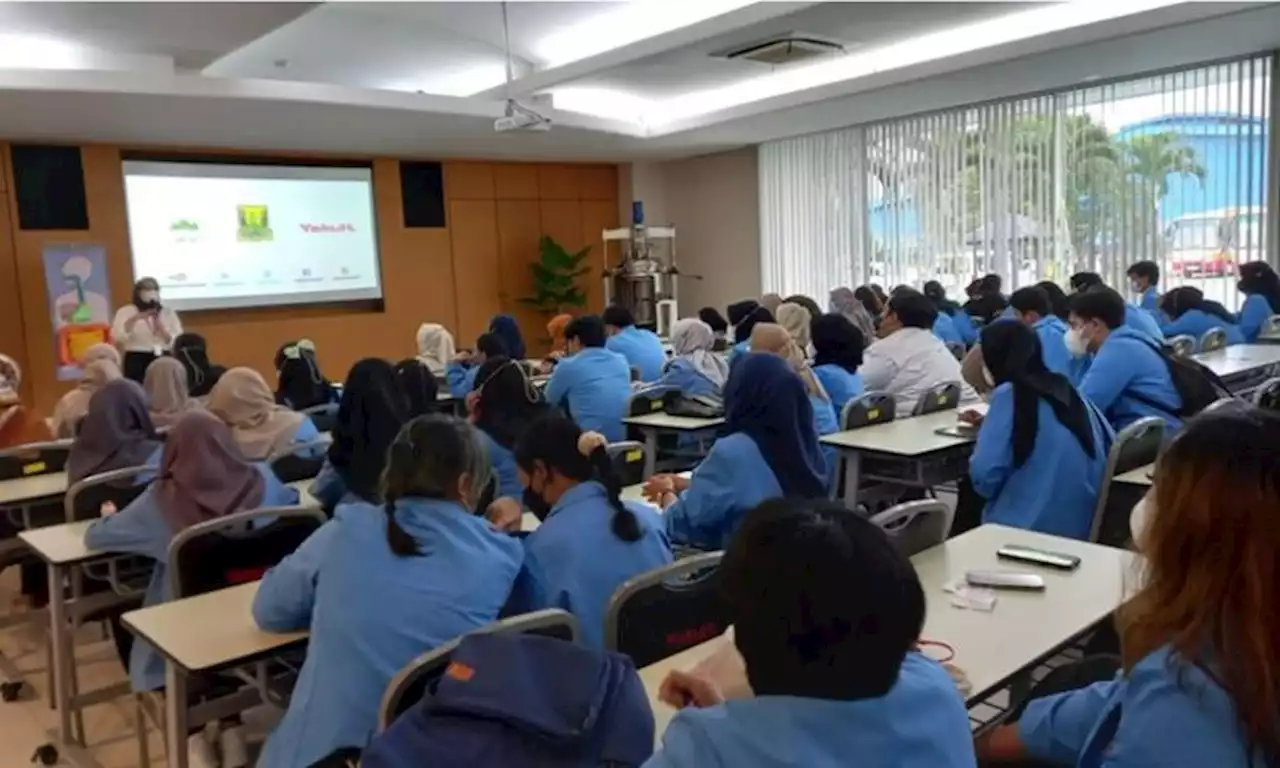 Kunjungan ke PT Yakult Indonesia, Mahasiswa Prodi Manajemen UNM Kenali Dunia Industri |Republika Online