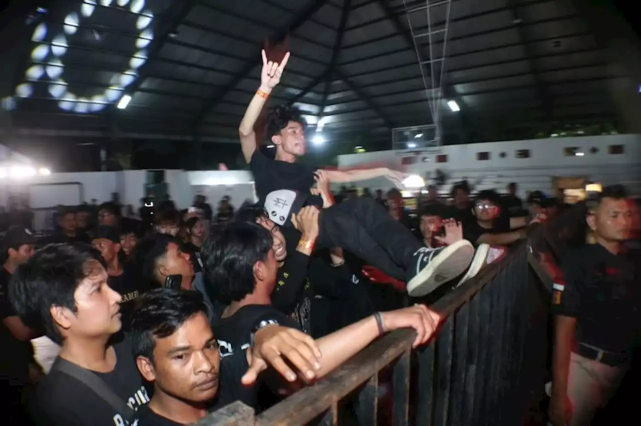 10 Band Genre Musik Super Cadas Tampil Puaskan Penikmat di Surabaya