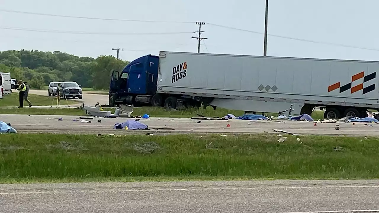 15 dead after bus and lorry collide in rural Canada