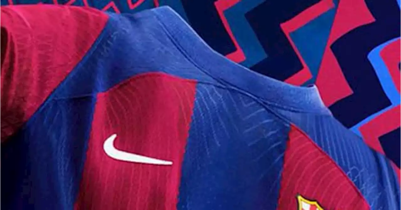 Il Barcellona presenta la nuova maglia e cambia il logo del club. FOTO