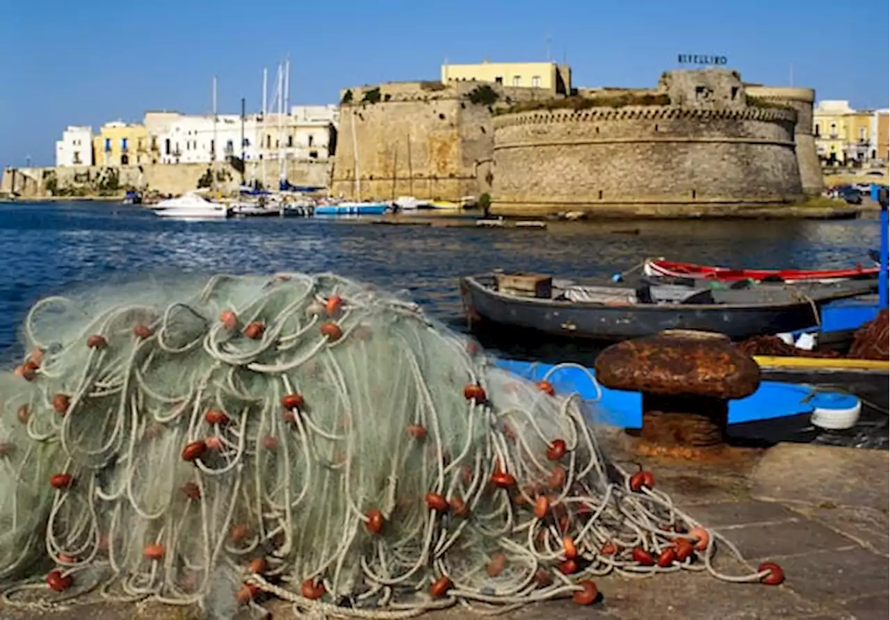 Gallipoli, ordinanza anti nudità: vietato andare in giro in costume