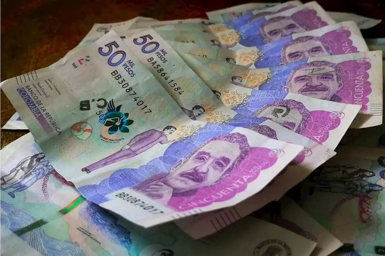 Colombian cop in hospital after swallowing banknotes he got from extortion