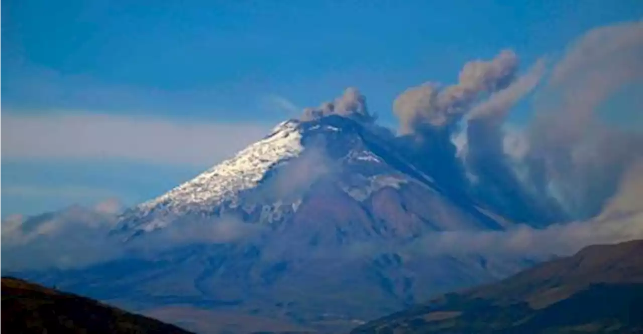 20,000 displaced by erupting volcano in the Philippines