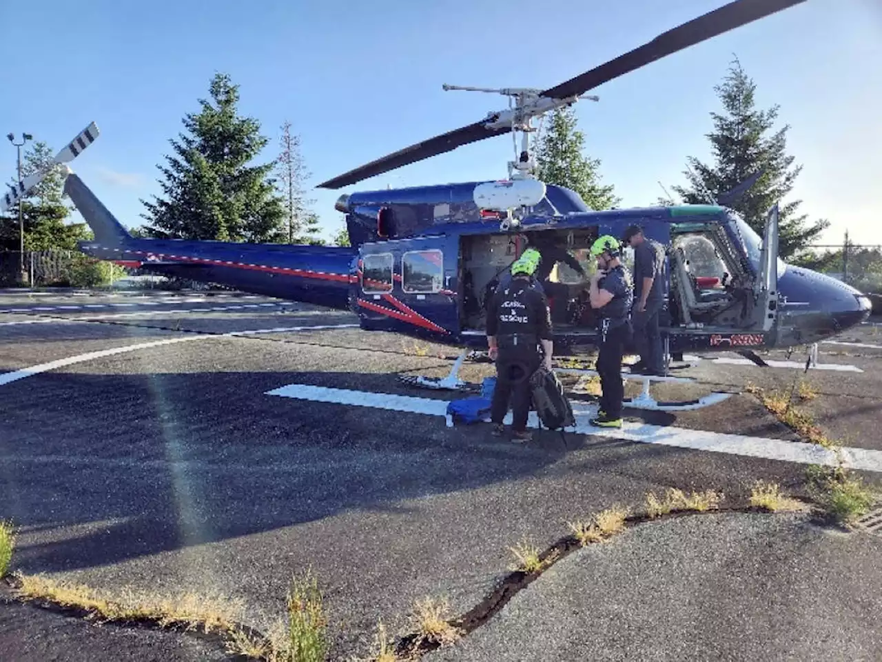 Hikers plucked from mountain ledge by Alberni Valley team