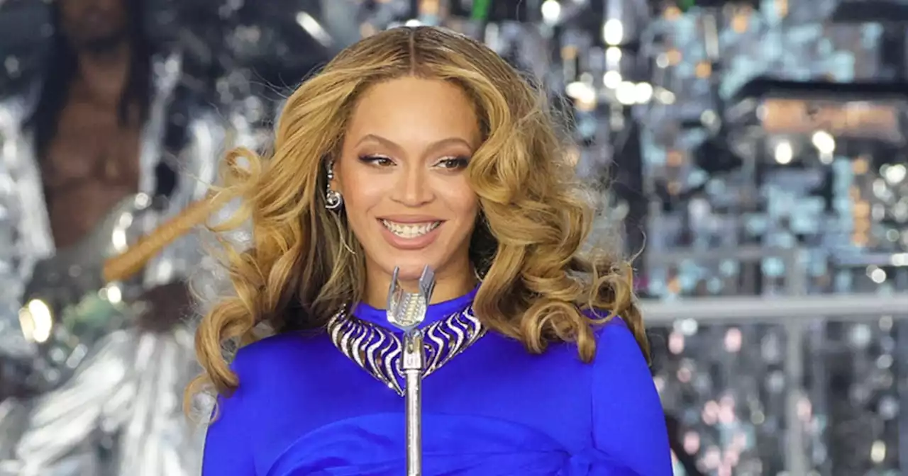 Watch Beyoncé joyfully reveal gender of fan's baby midconcert