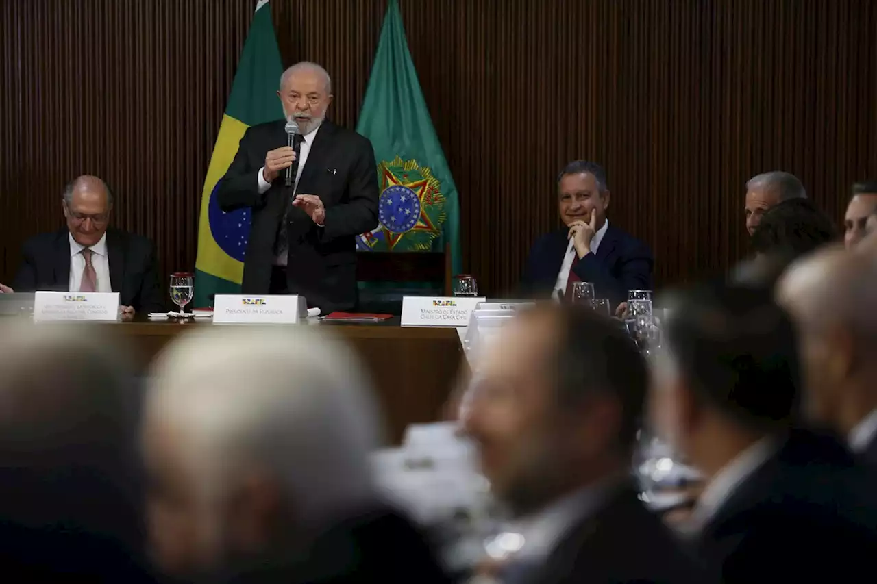 Em reunião ministerial de 9 horas, Lula cobra nomeações para cargos e 'postura proativa'