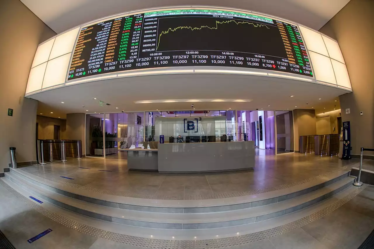 Ibovespa fecha em leve alta sustentado por bancos e Vale