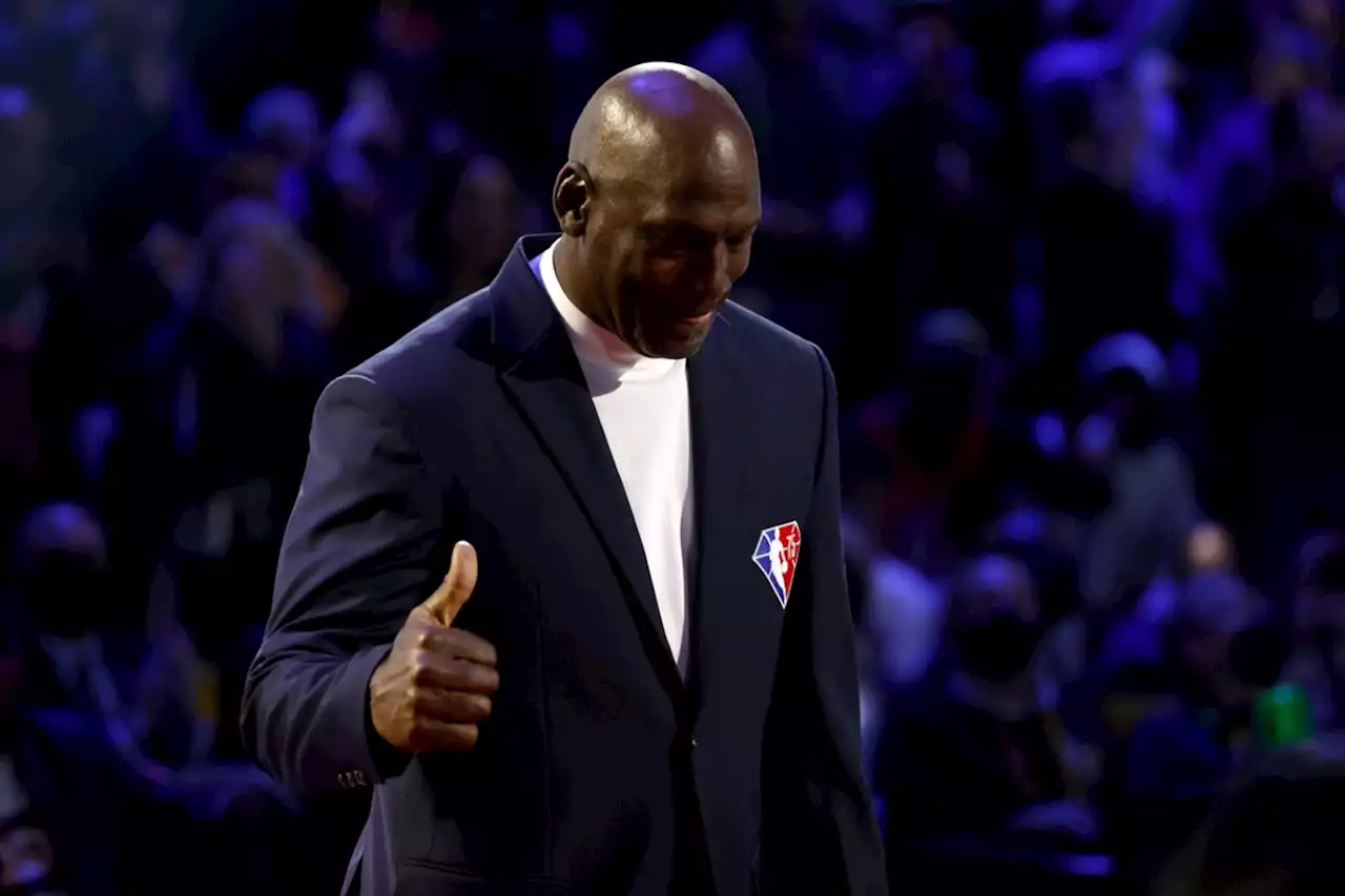 Michael Jordan vende participação majoritária no Charlotte Hornets da NBA