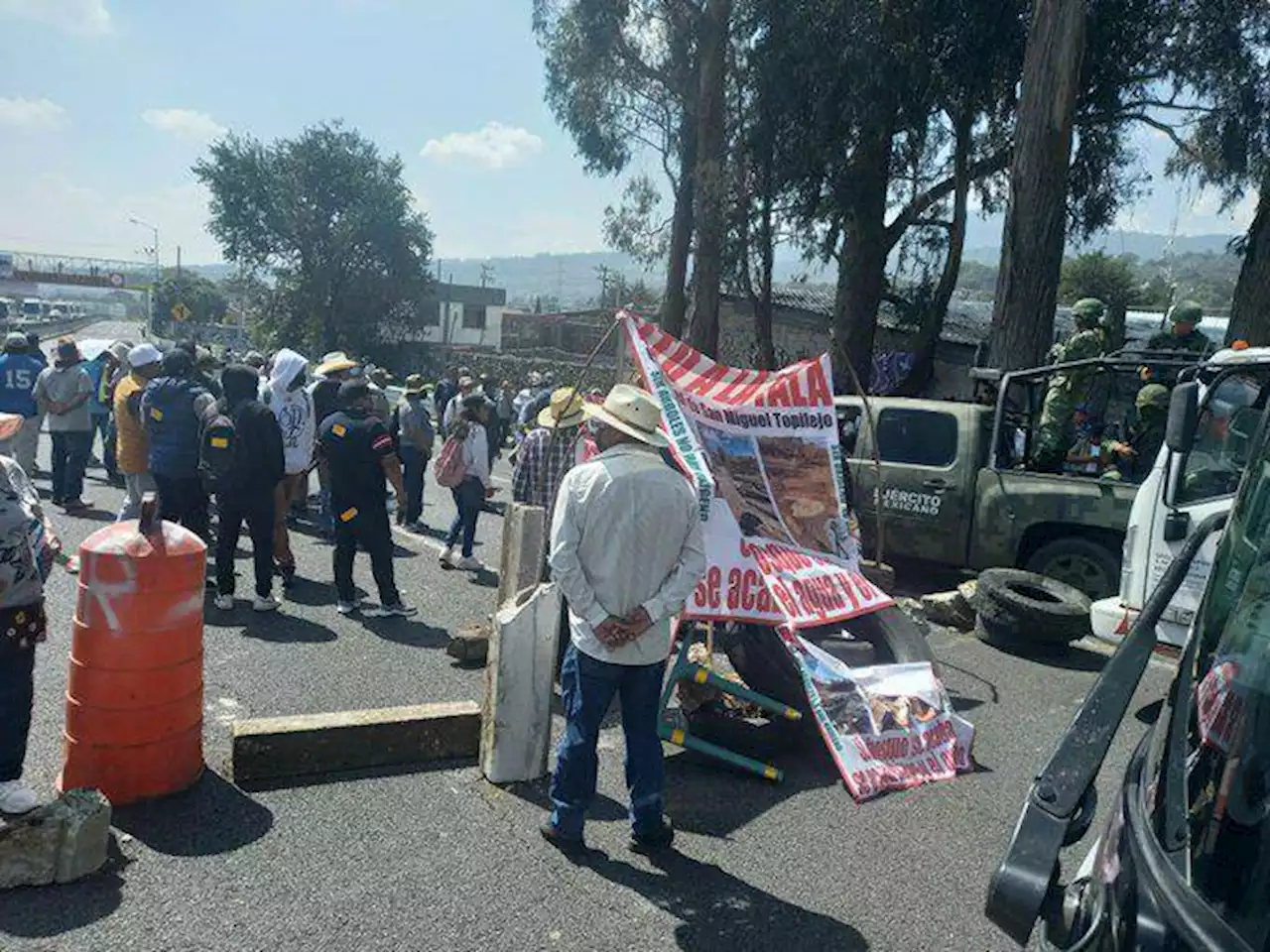 Carretera México-Cuernavaca cerrada por protesta contra tala ilegal