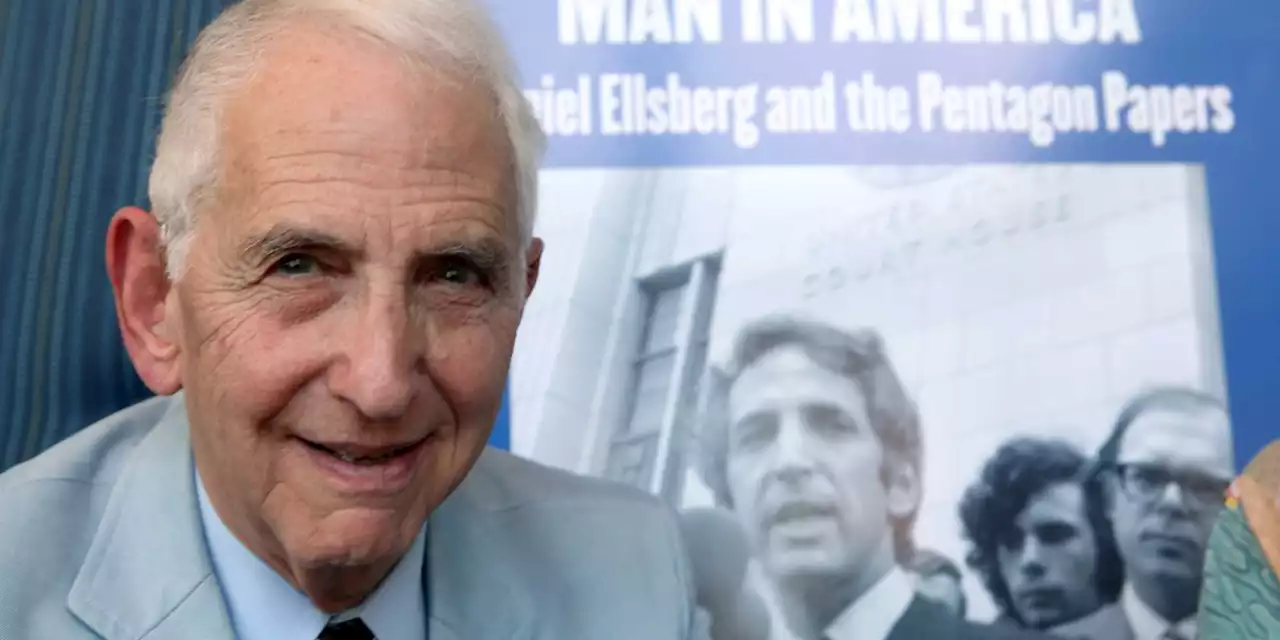 Daniel Ellsberg, who leaked Pentagon Papers exposing Vietnam War secrets, dies at 92