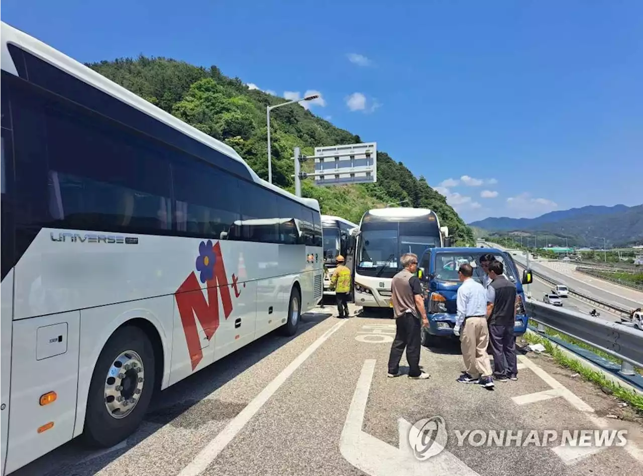 졸음운전에 수학여행 버스 등 7대 '쾅쾅'…77명 경상·3명 중상(종합3보) | 연합뉴스