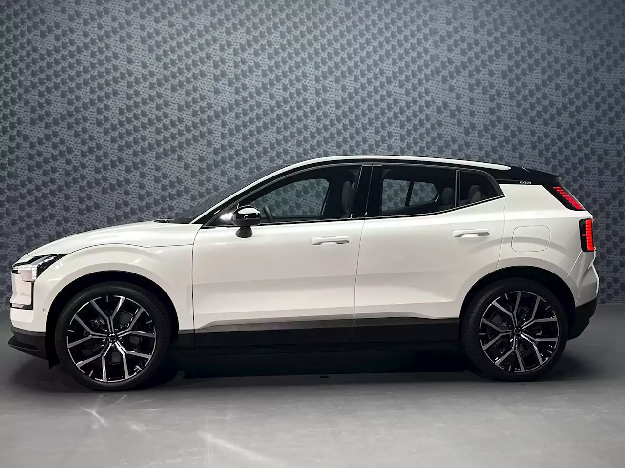 On est montés à bord de la Volvo EX30, le SUV premium… « pas cher »