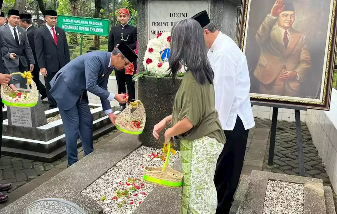 Jelang HUT Jakarta, Heru Budi Ziarah ke Makam Pahlawan