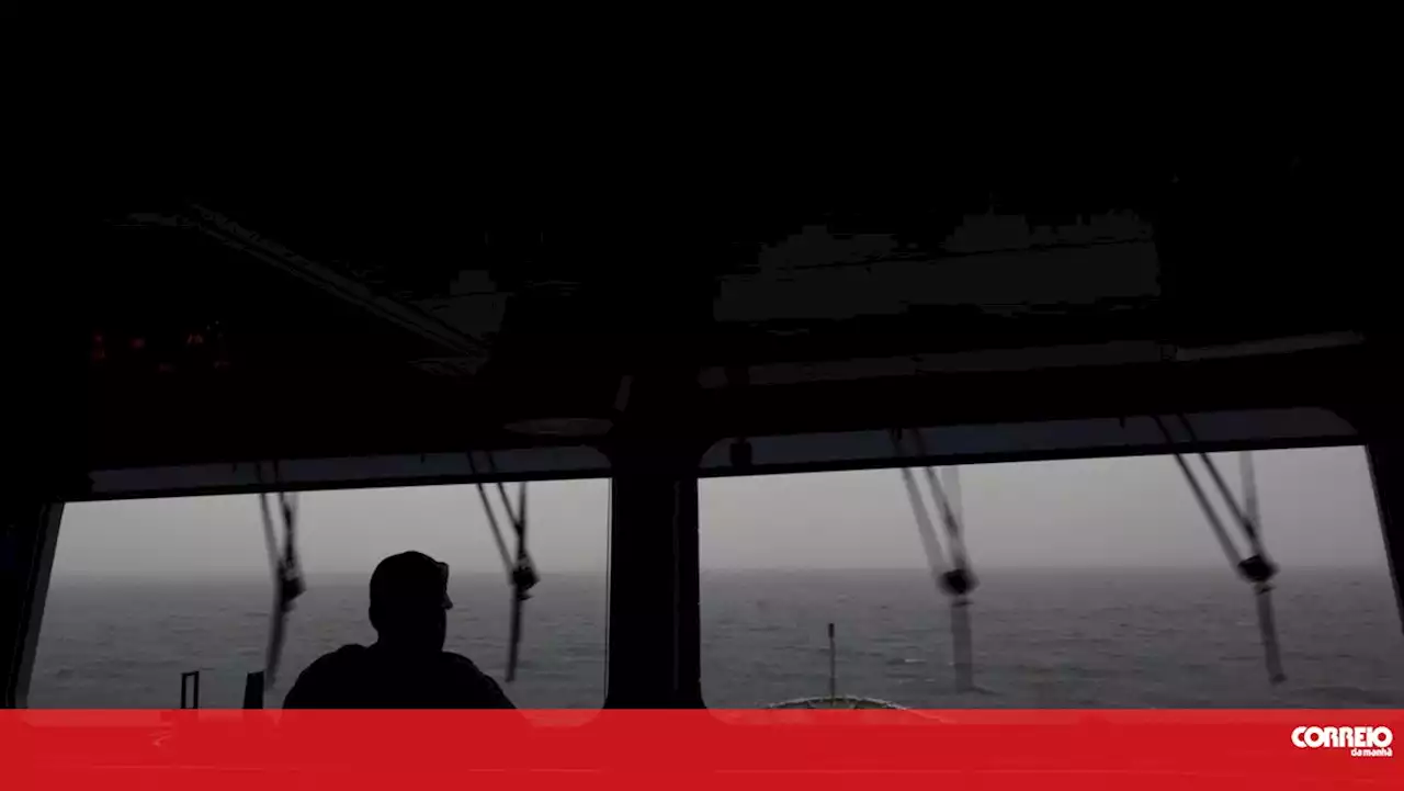 Barco patrulha português ajuda no resgate de 96 migrantes no Mediterrâneo