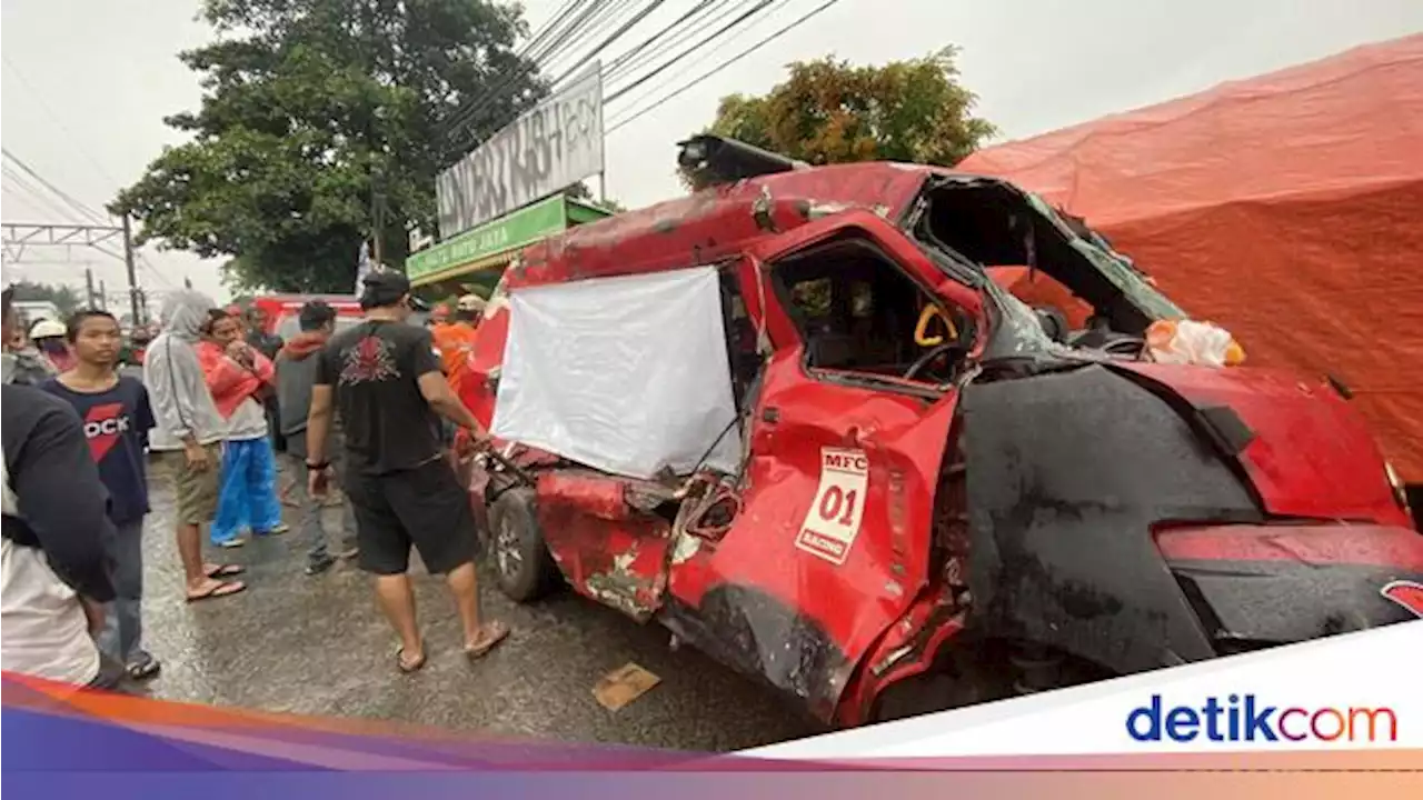 5 Fakta Ulah Sopir Bikin Geram Picu Angkot Tertabrak KRL di Citayam