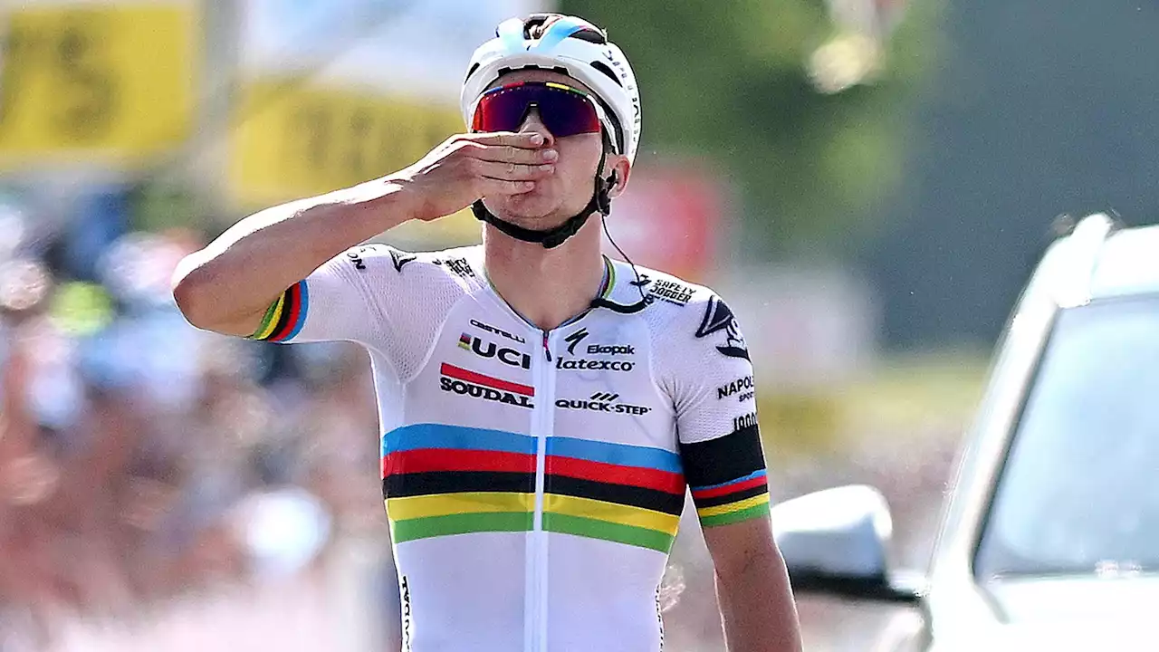 Remco Evenepoel mit emotionalem Etappensieg zu Ehren von Gino Mäder - Weltmeister widmet Solo verstorbenem Schweizer