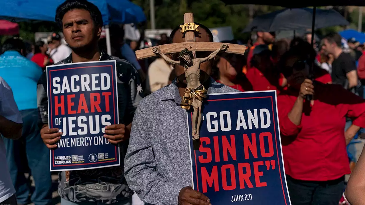 Social media galvanized by massive crowd protesting Dodgers honoring drag 'nuns': ‘World is over woke agenda’