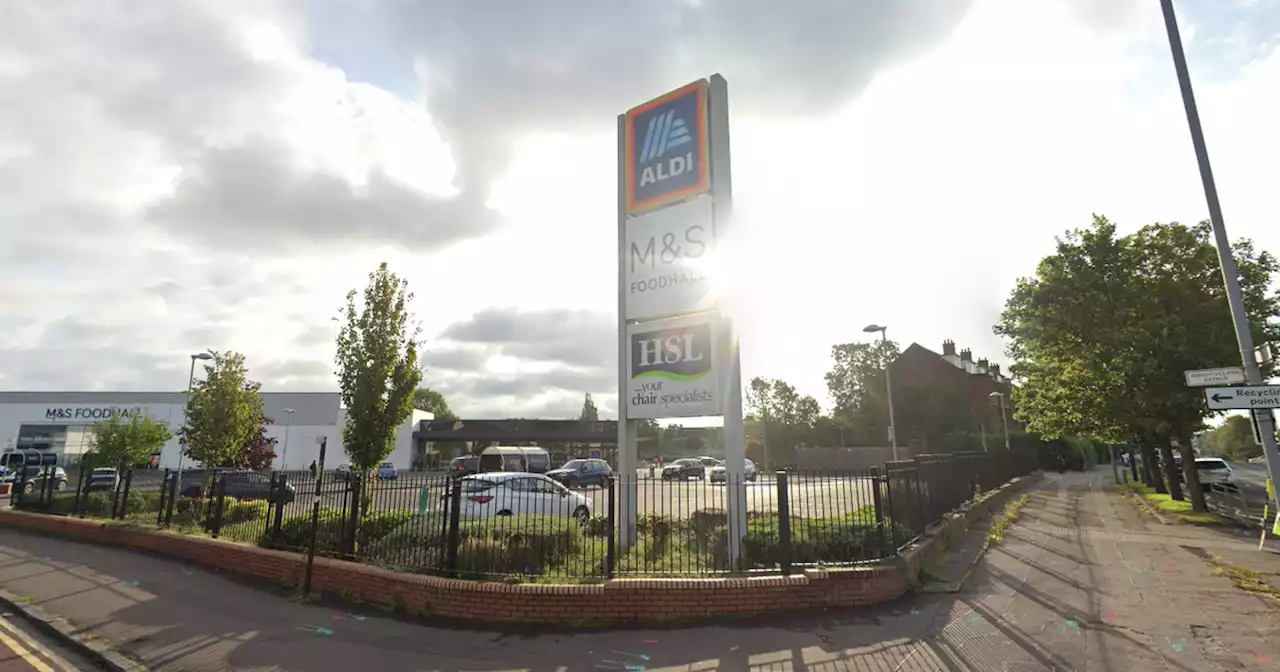 Man dies near Glasgow Aldi store as 33-year-old's death 'unexplained'