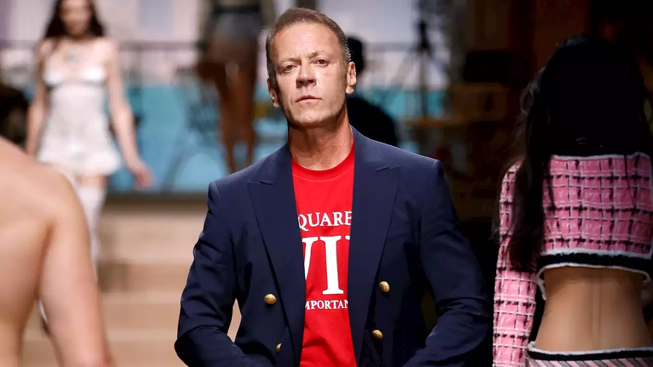 Rocco Siffredi fait une apparition brûlante sur le podium du défilé Dsquared2 à Milan