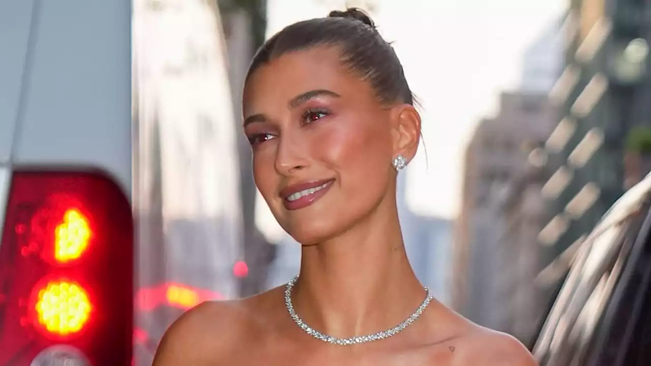 Hailey Bieber just combined two of 2023's hottest trends