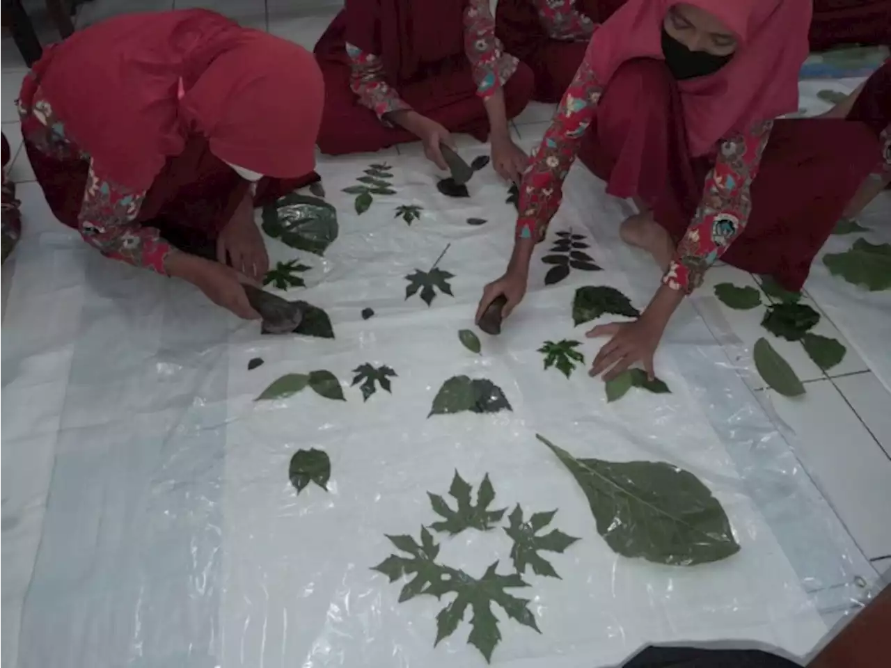 Asah Kreativitas Siswa dengan Belajar Batik Ecoprint