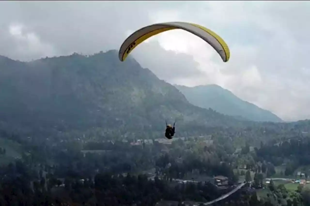 Penanjakan Seruni Point Bromo Jadi Tempat Latihan Paralayang