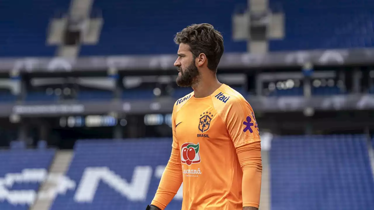 Com lesão no dedo da mão, Alisson está fora do amistoso do Brasil contra Guiné