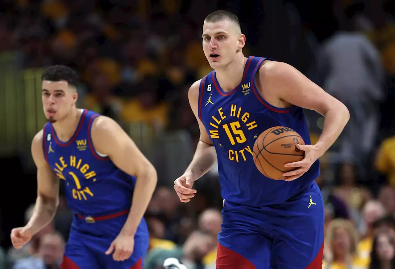 Vídeos de torcedores sérvios em jogos de basquete viralizam após frieza de Jokic na NBA