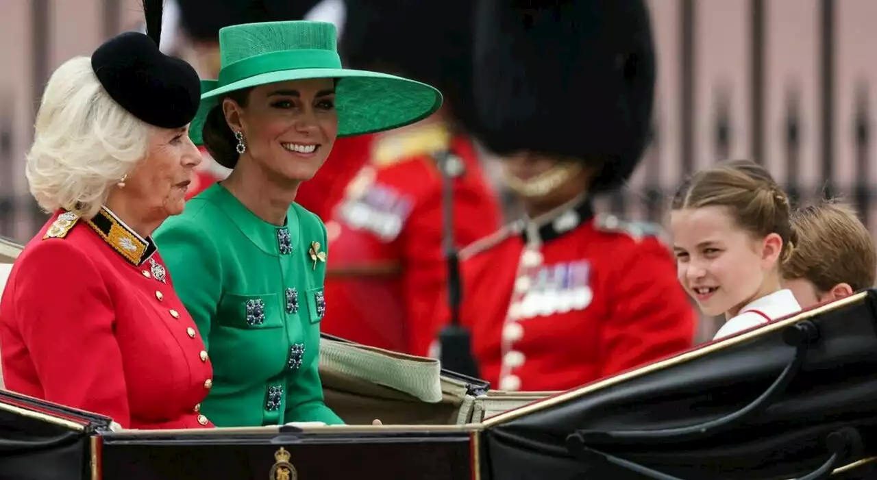 Kate incanta al Trooping the Colour, Louis ruba la scena con un gesto inaspettato