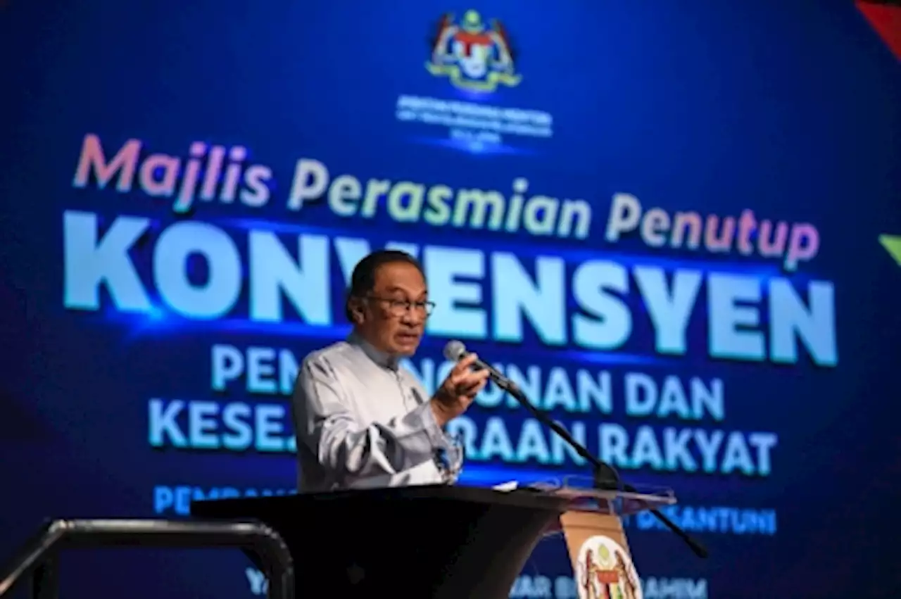 PM Anwar: Govt will strengthen district office administration