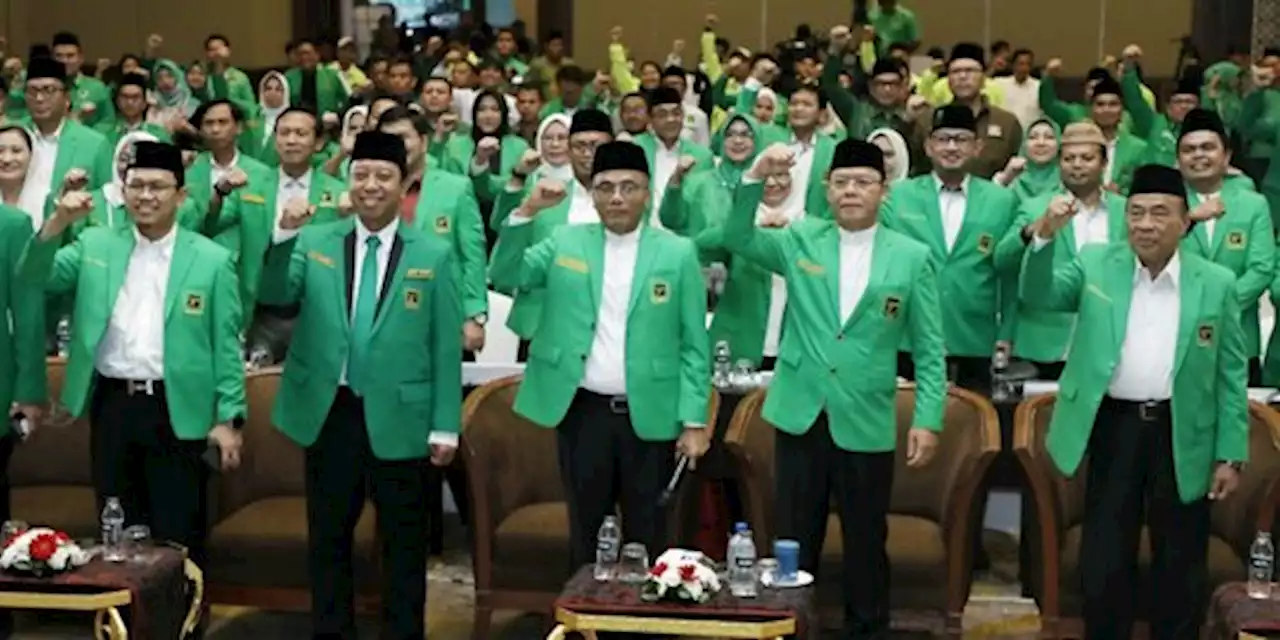 Plt Ketum PPP Perintahkan Kader Kerja Cerdas Menangkan Ganjar Pranowo | merdeka.com