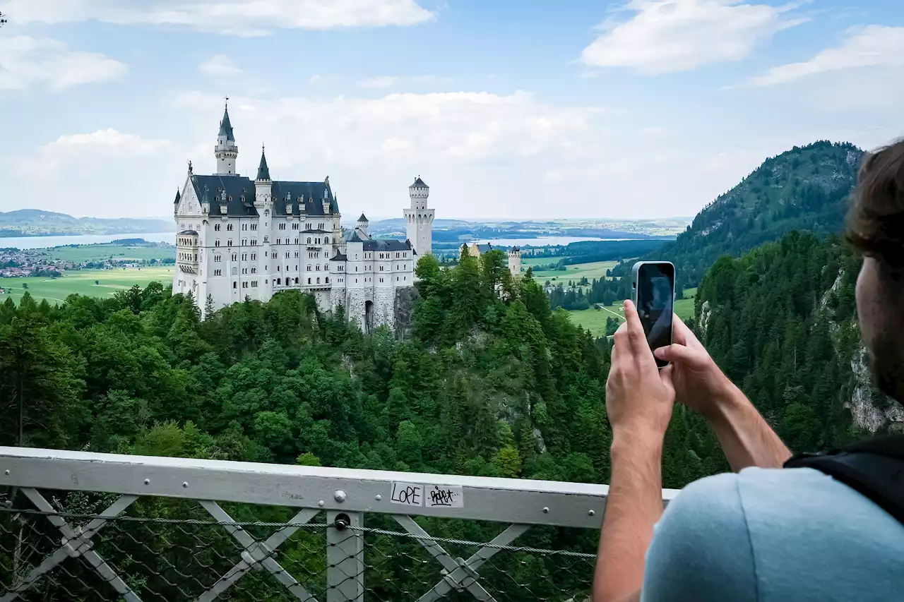 Illinois woman killed, another seriously injured after being pushed down slope in Germany