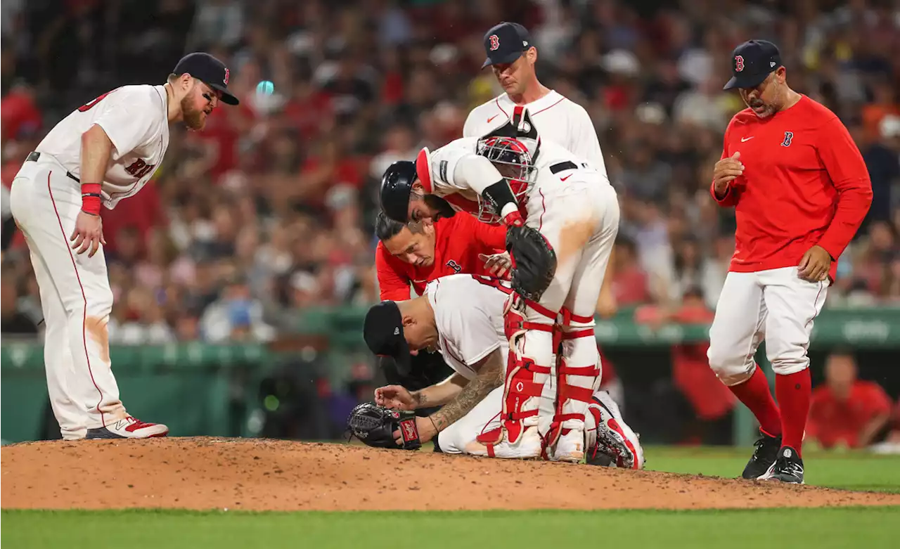 Tanner Houck exits game after taking line drive to face