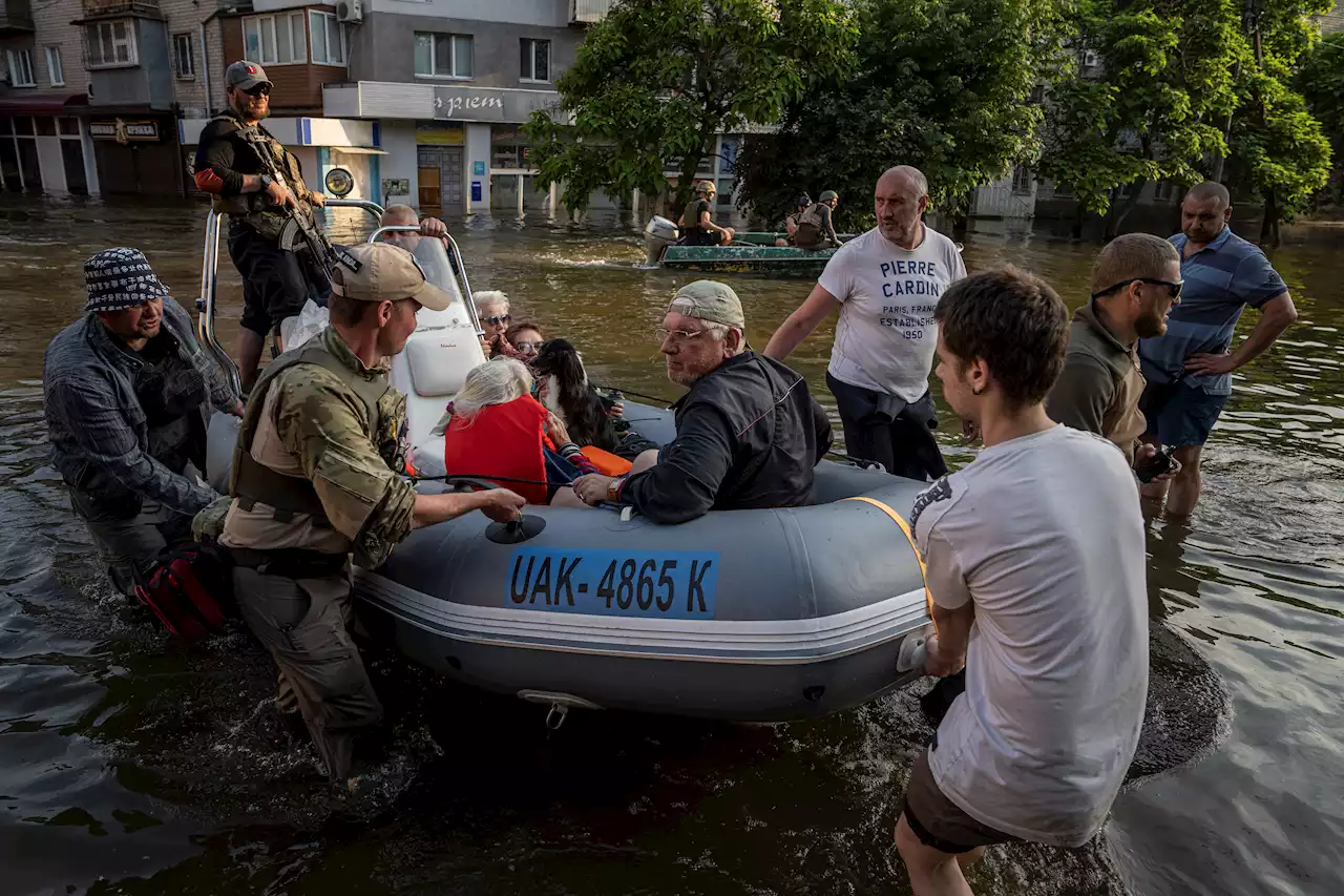 Russian snipers fire on boats transporting Ukrainians from flooded towns