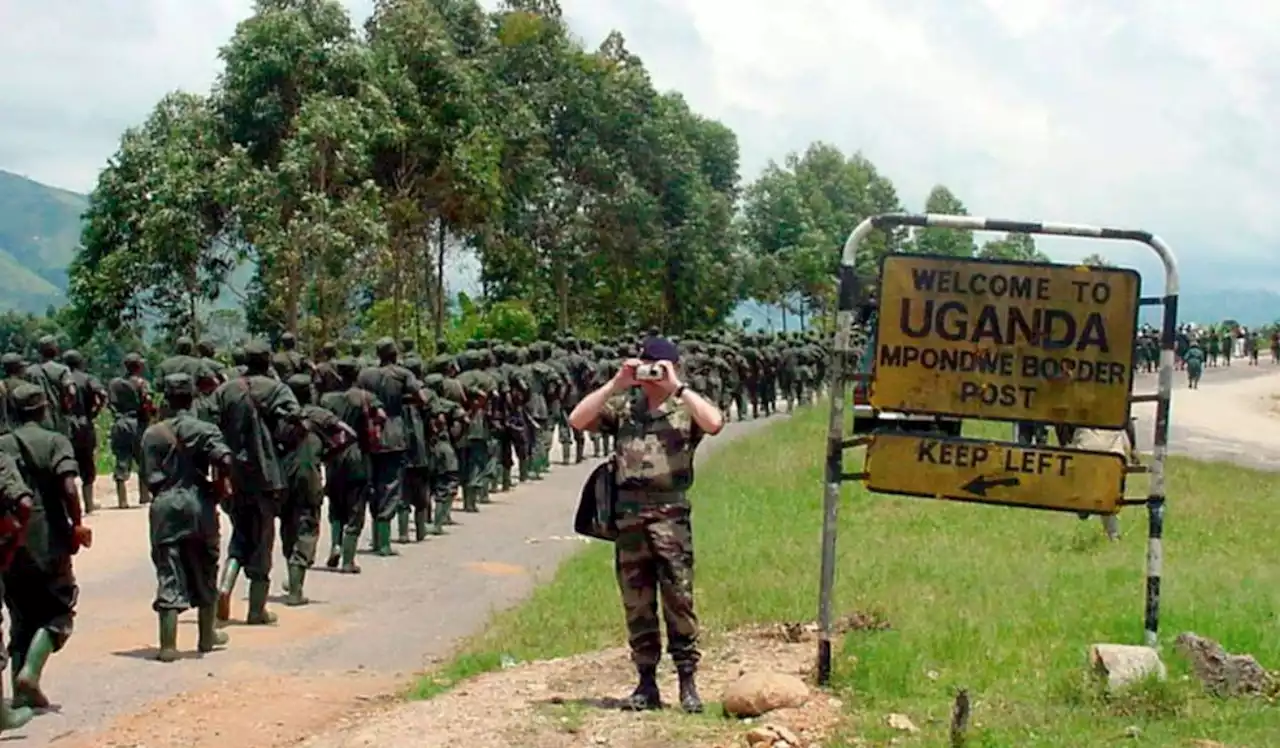 Terroristas ligados ao EI matam 41 em escola de Uganda