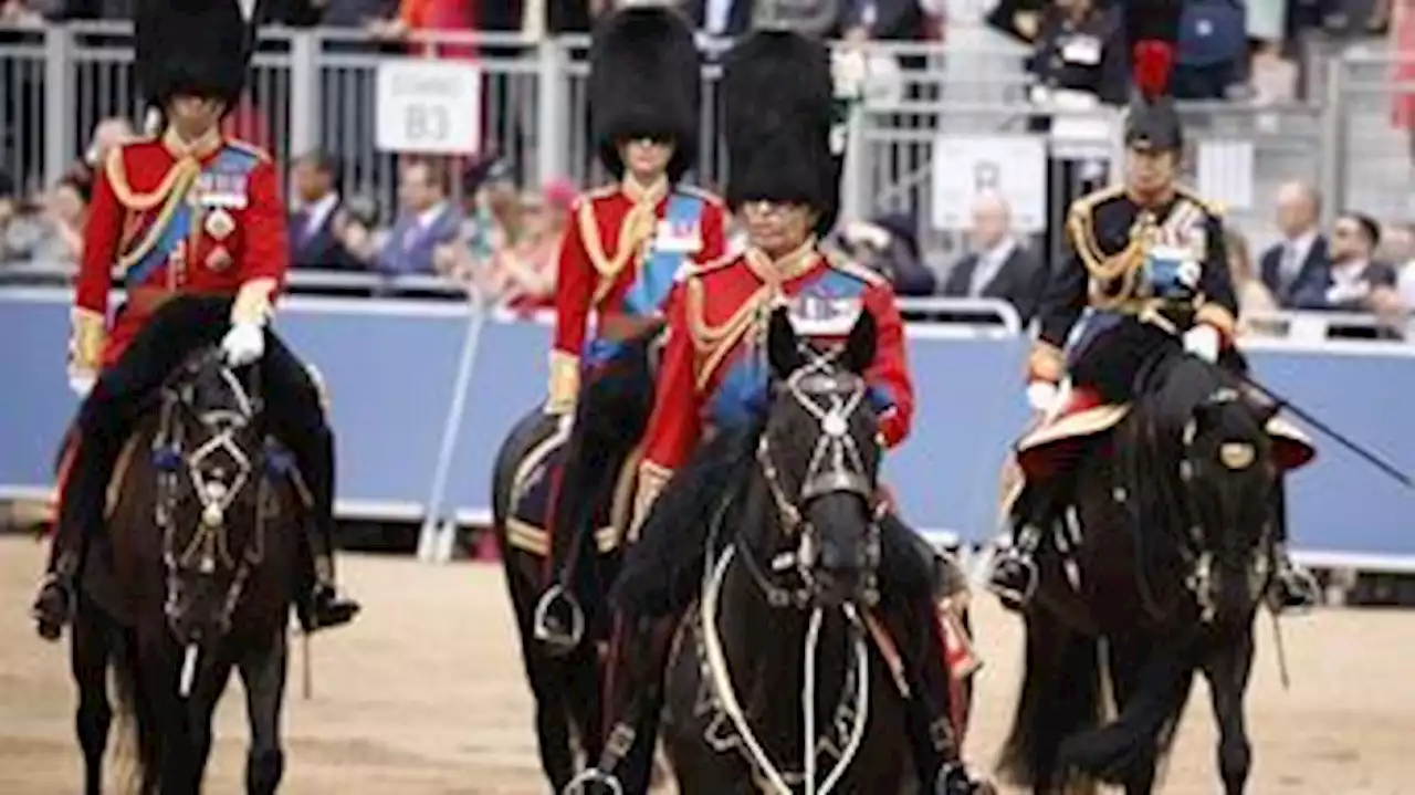 Com tradicional desfile, Charles III celebra 1º aniversário oficial como rei britânico