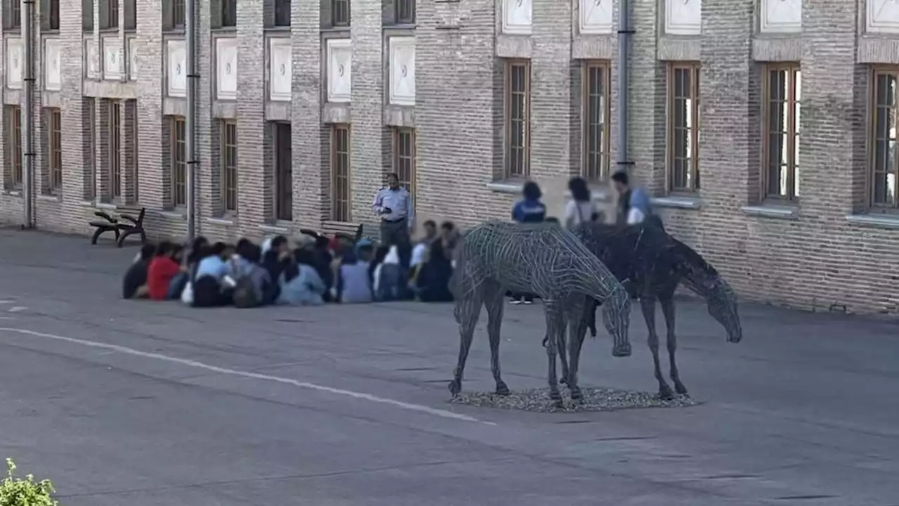 بازداشت دست کم ۱۰ دانشجوی متحصن در دانشگاه هنر