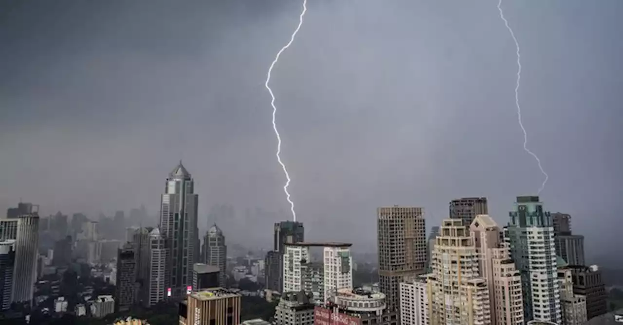 สภาพอากาศวันนี้ กรมอุตุฯ เตือน ฝนลดลง แต่ 35 จังหวัดยังหนัก กทม.โดนด้วย